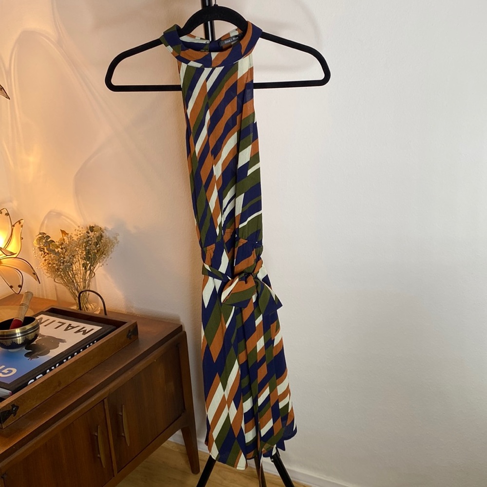 Striped collared dress with waist tie
